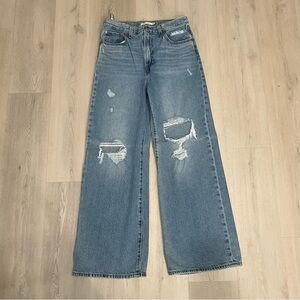 Levi’s Ribcage Wide Leg size 28 light wash jeans with busted knee detail